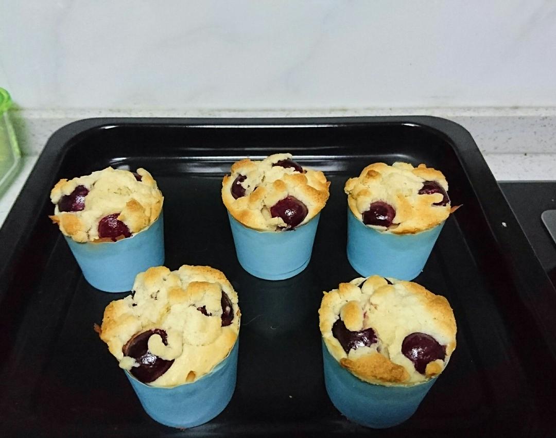 樱桃杏仁酥纸杯蛋糕 Cherry Cupcakes