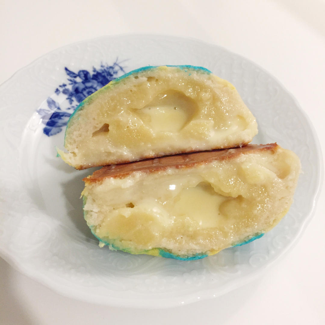 爆浆红丝绒流心奶黄包