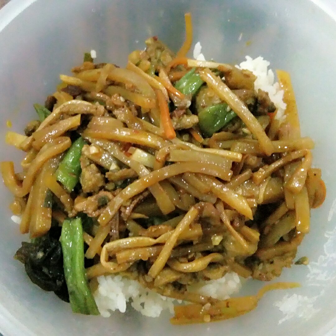 鱼香肉丝盖饭