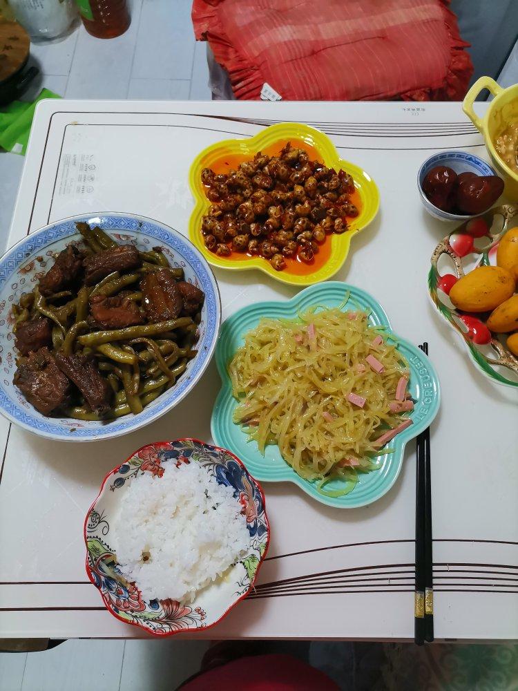 硬菜代表--排骨炖豆角土豆（豆角焖面胚子）