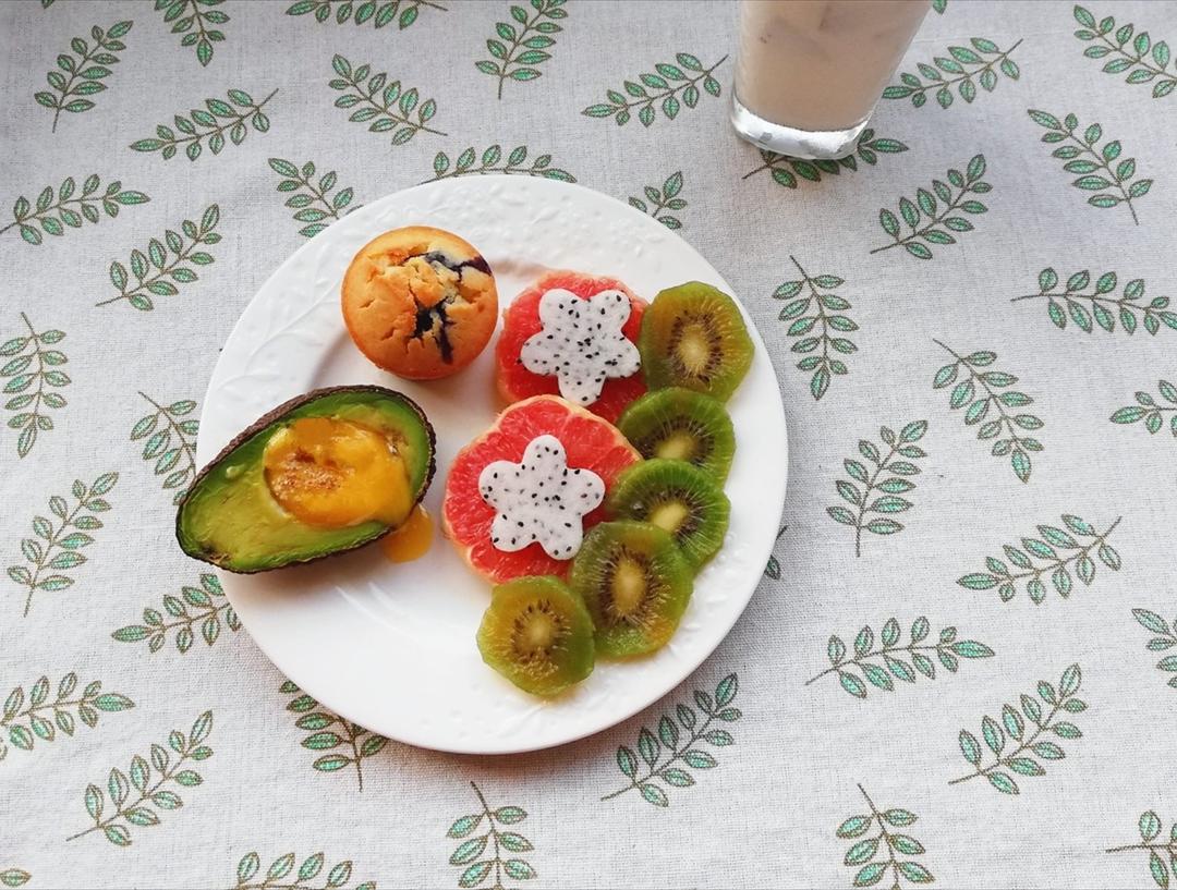 牛油果烤鸡蛋