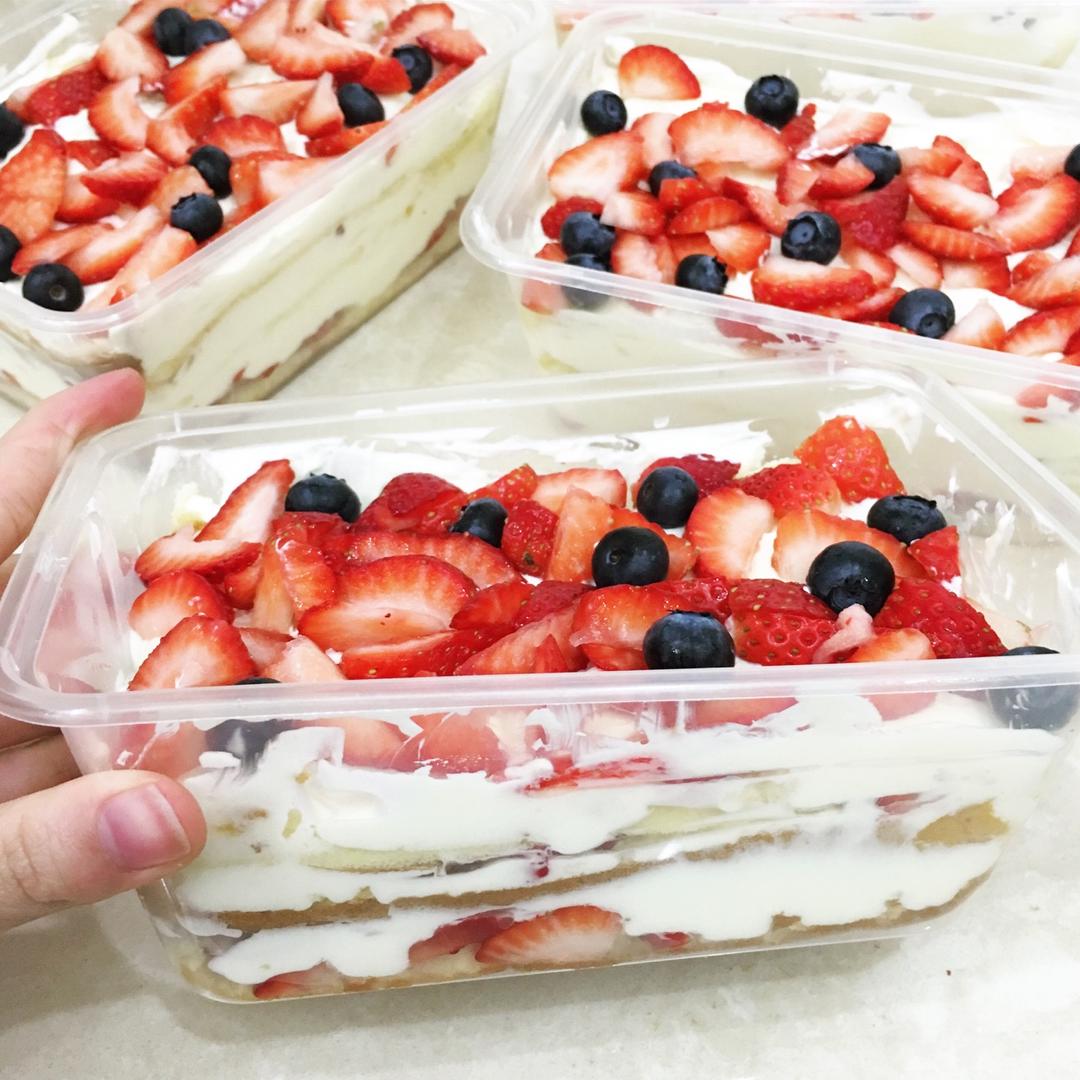 蛋糕水果盒子
★快手美味甜品★