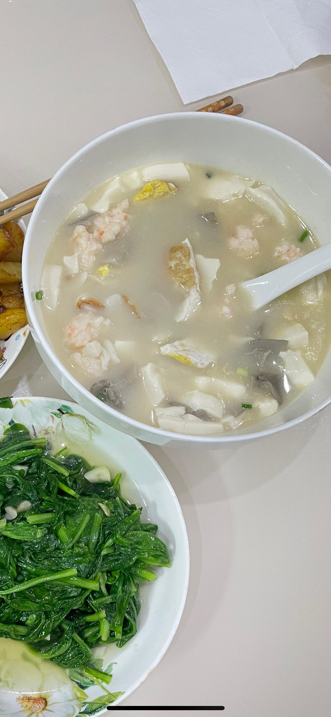 超低脂低卡0油！减肥也能大满足的虾丸豆腐汤！