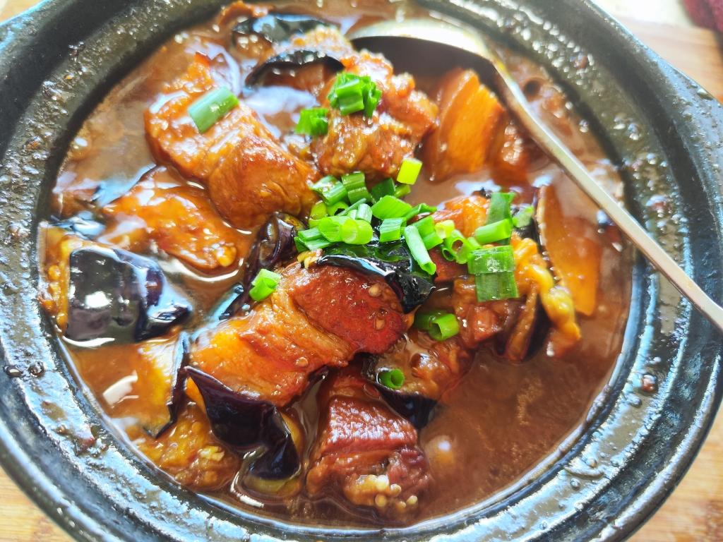 茄子红烧肉的做法