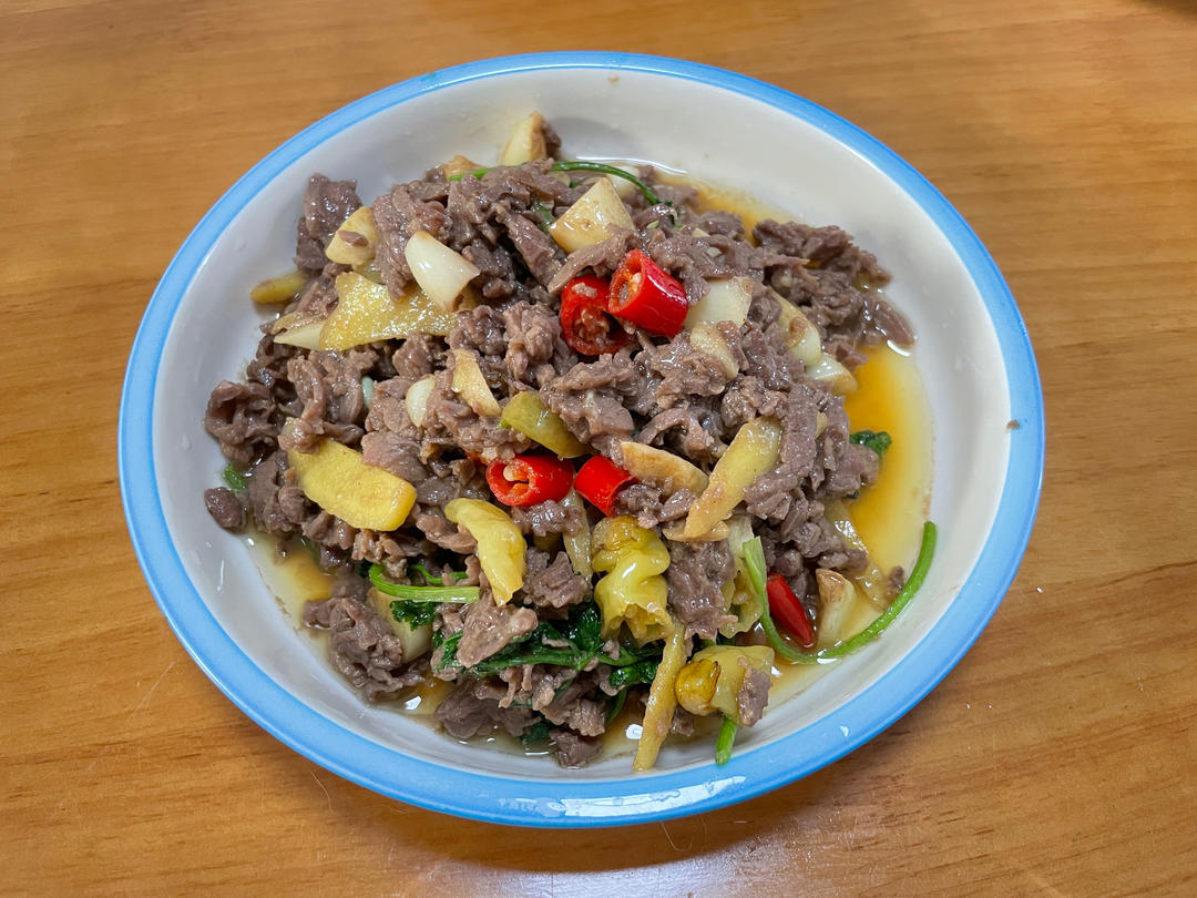 小炒黄牛肉，肉嫩味香！太好吃了简直是米饭杀手！