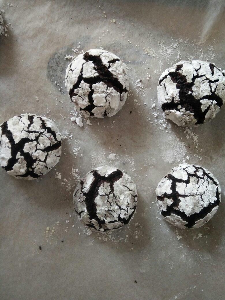 裂纹巧克力饼干