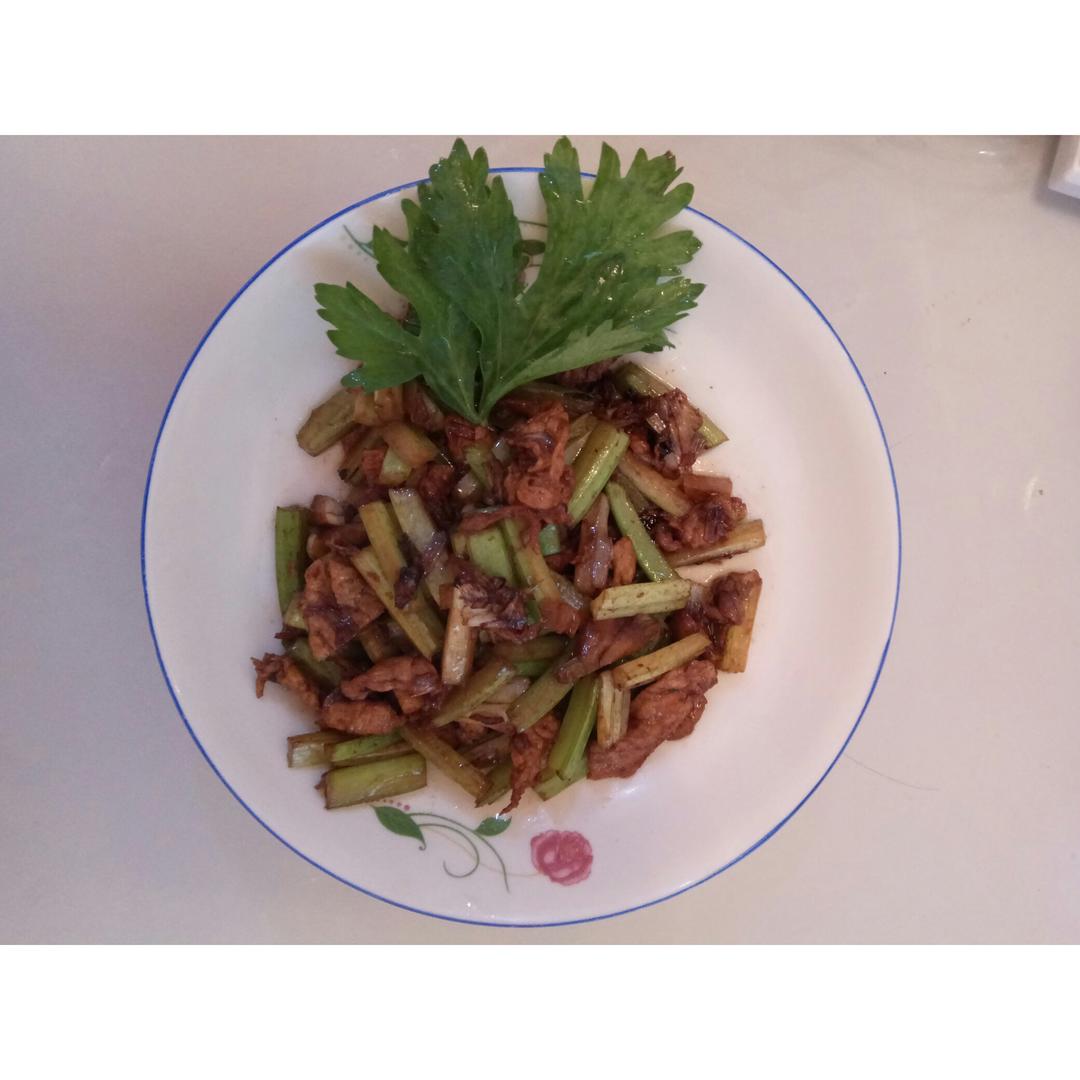 芹菜炒肉