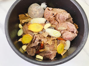 高压锅版酱牛肉的做法 步骤4