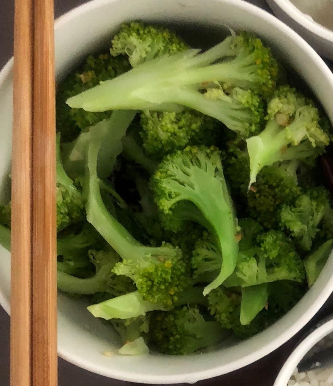 凉拌西兰花-辣的