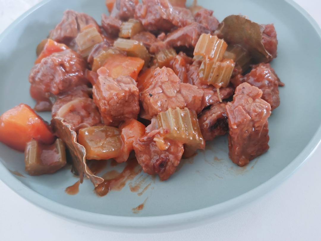 红酒炖牛肉