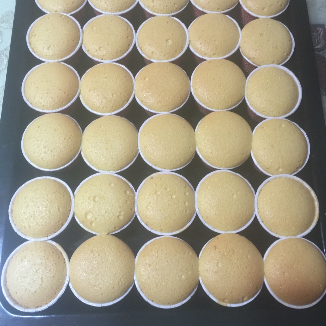 消耗淡奶油之作——淡奶油小蛋糕