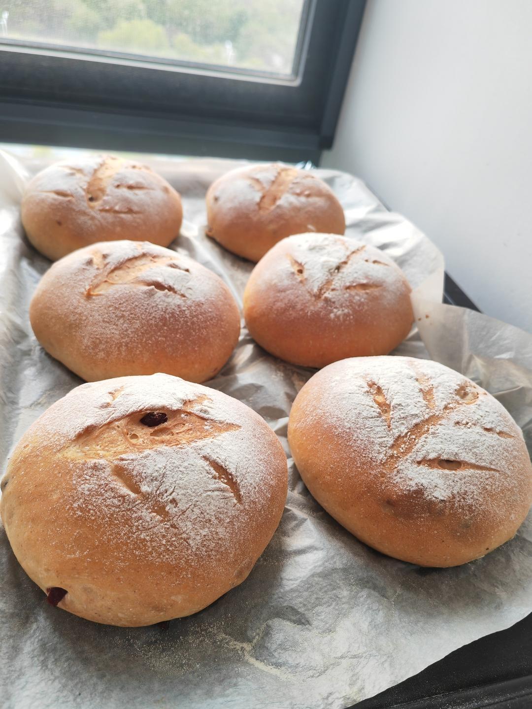 全麦蔓越莓核桃软欧包