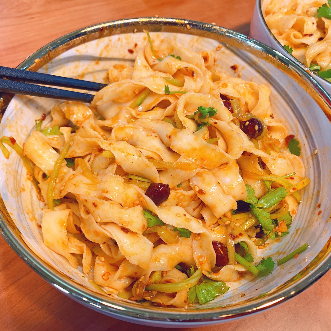 酸辣爽口的凉拌面！保证吃一次就上瘾