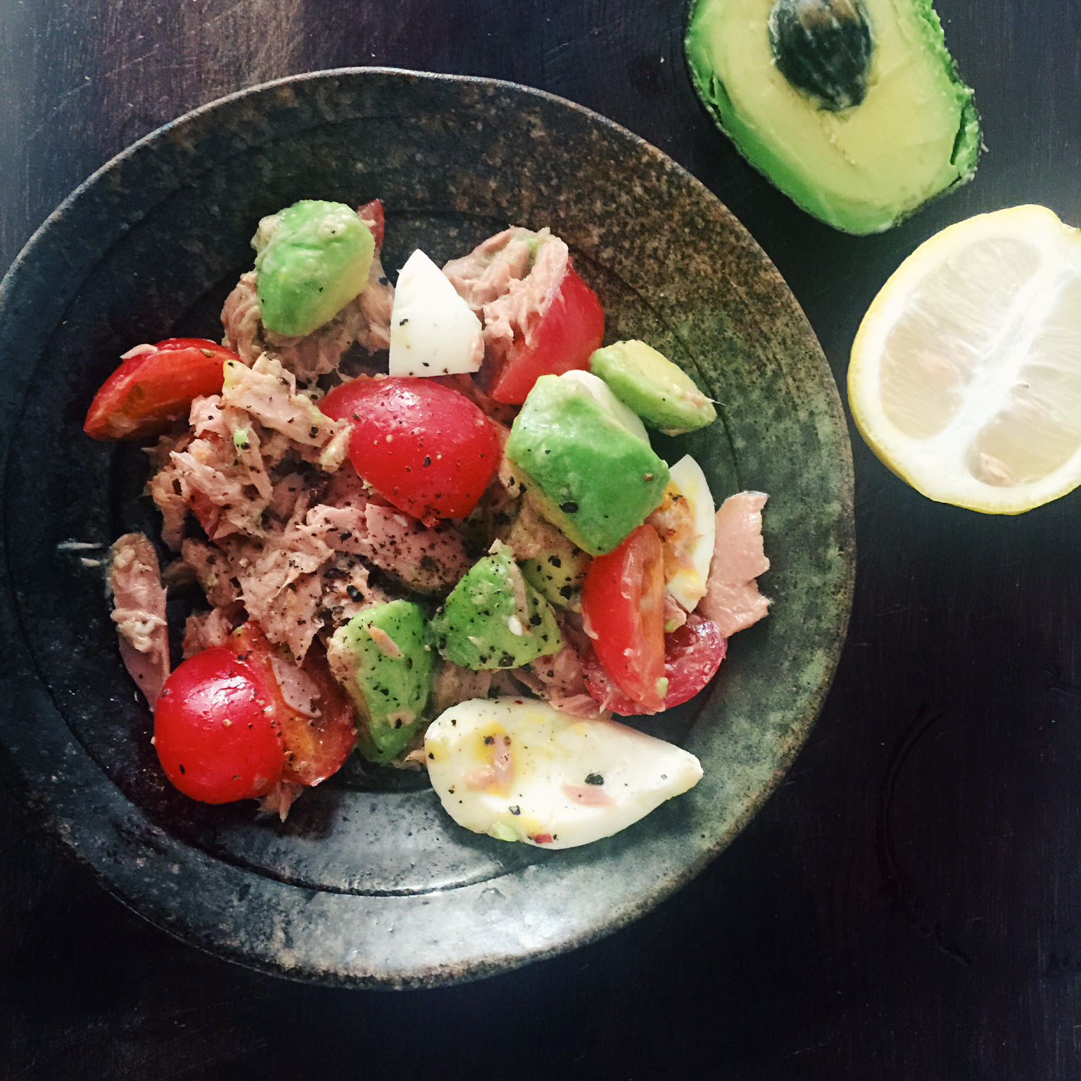 基础但靠谱的金枪鱼牛油果沙拉