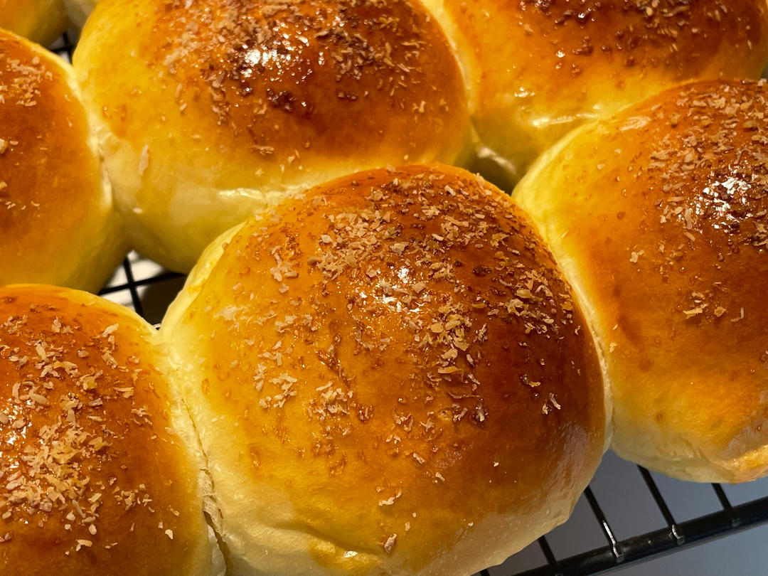 没有人能拒绝早餐来一块「椰蓉奶黄餐包」