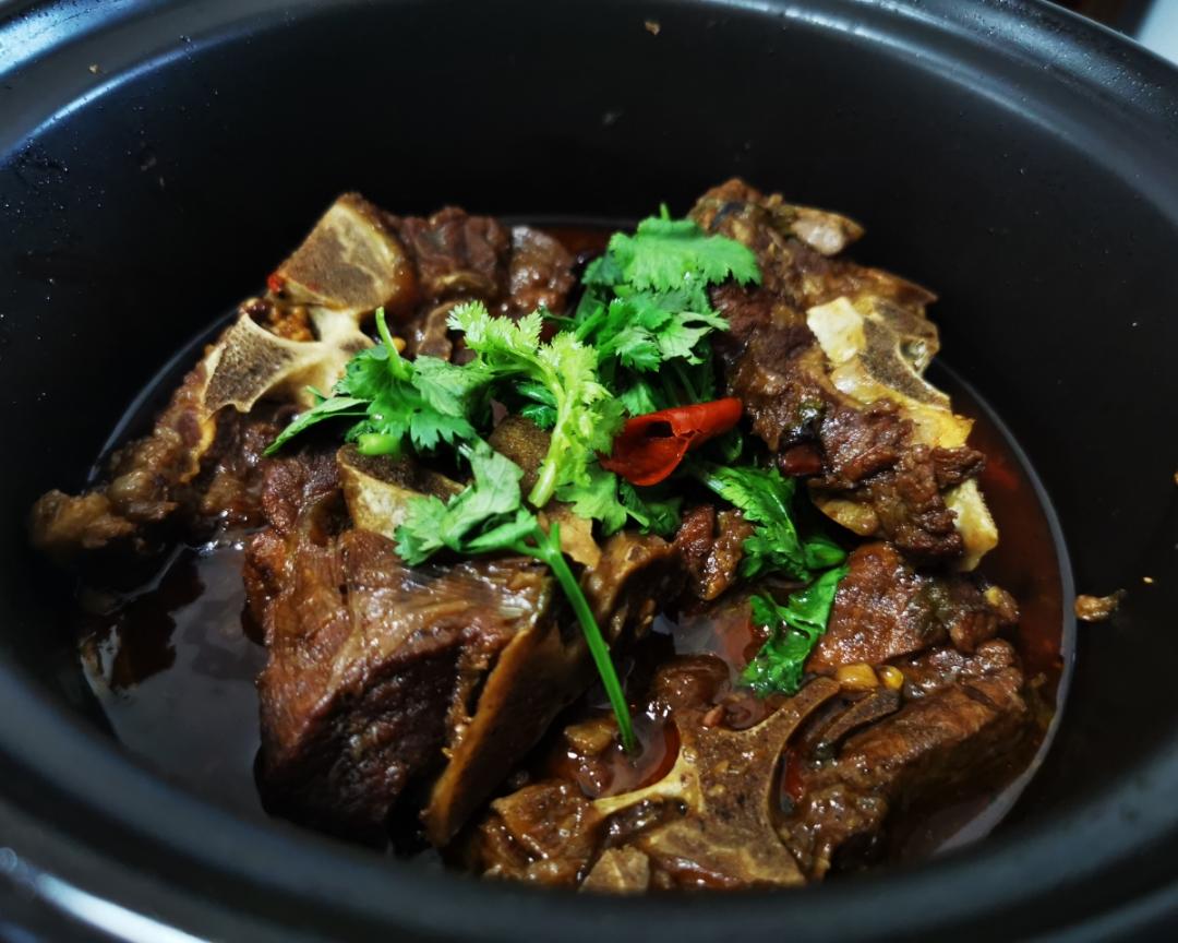 红烧牛脊骨