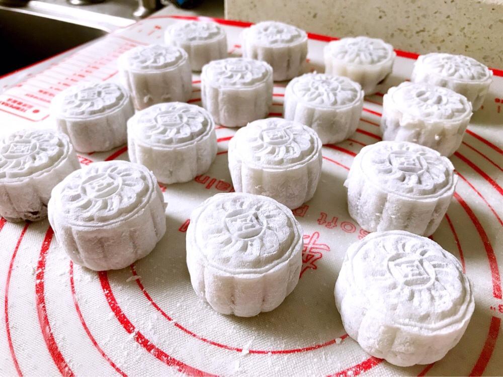 紫薯冰皮月饼