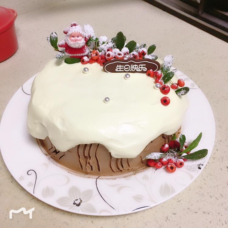 积雪树桩圣诞蛋糕