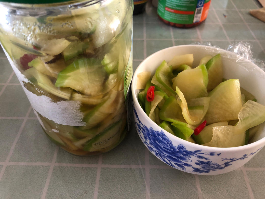 开胃爽口的小咸菜，脆爽萝卜夹