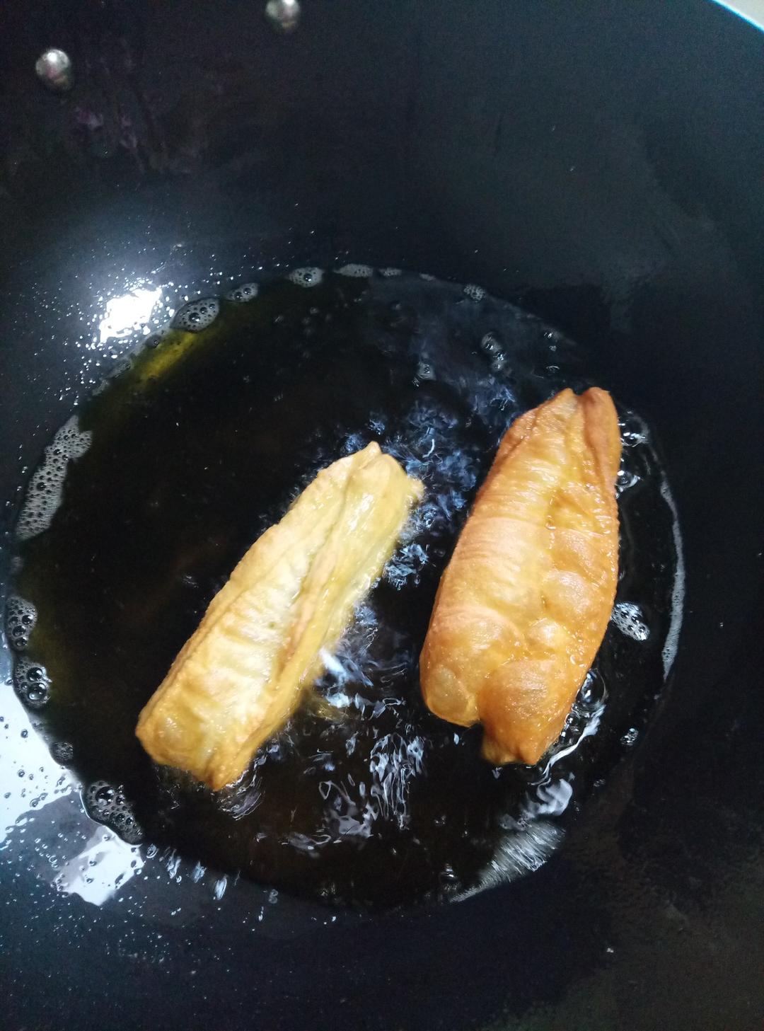 朵儿yy11做的自制蓬松酥脆大油条