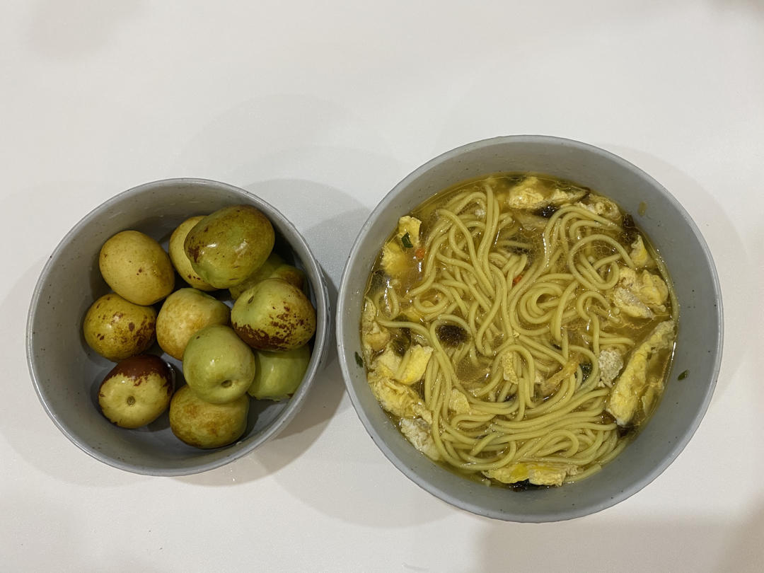 汤鲜味美～比泡面还要好吃的紫菜鸡蛋面
