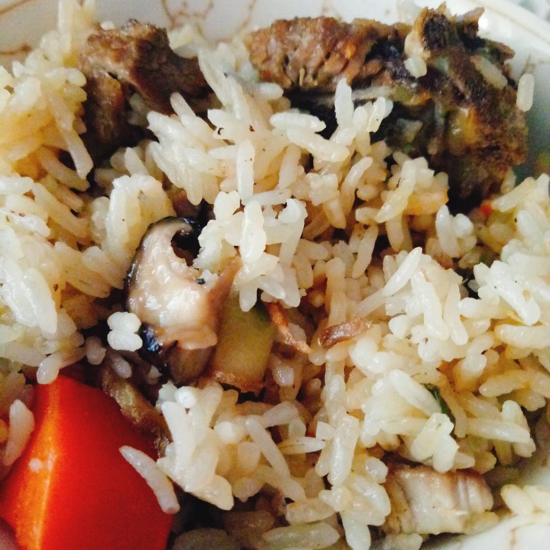 喷香排骨焖饭（爆好吃）