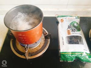超简单的凉拌蕨根粉的做法 步骤1