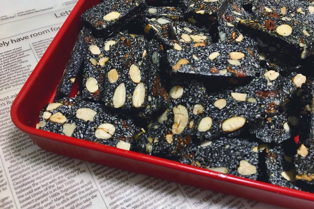 枸杞核桃花生黑芝麻片