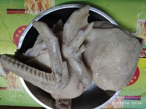 一鸭两吃的鸭子海带汤--《煲汤》的做法 步骤3