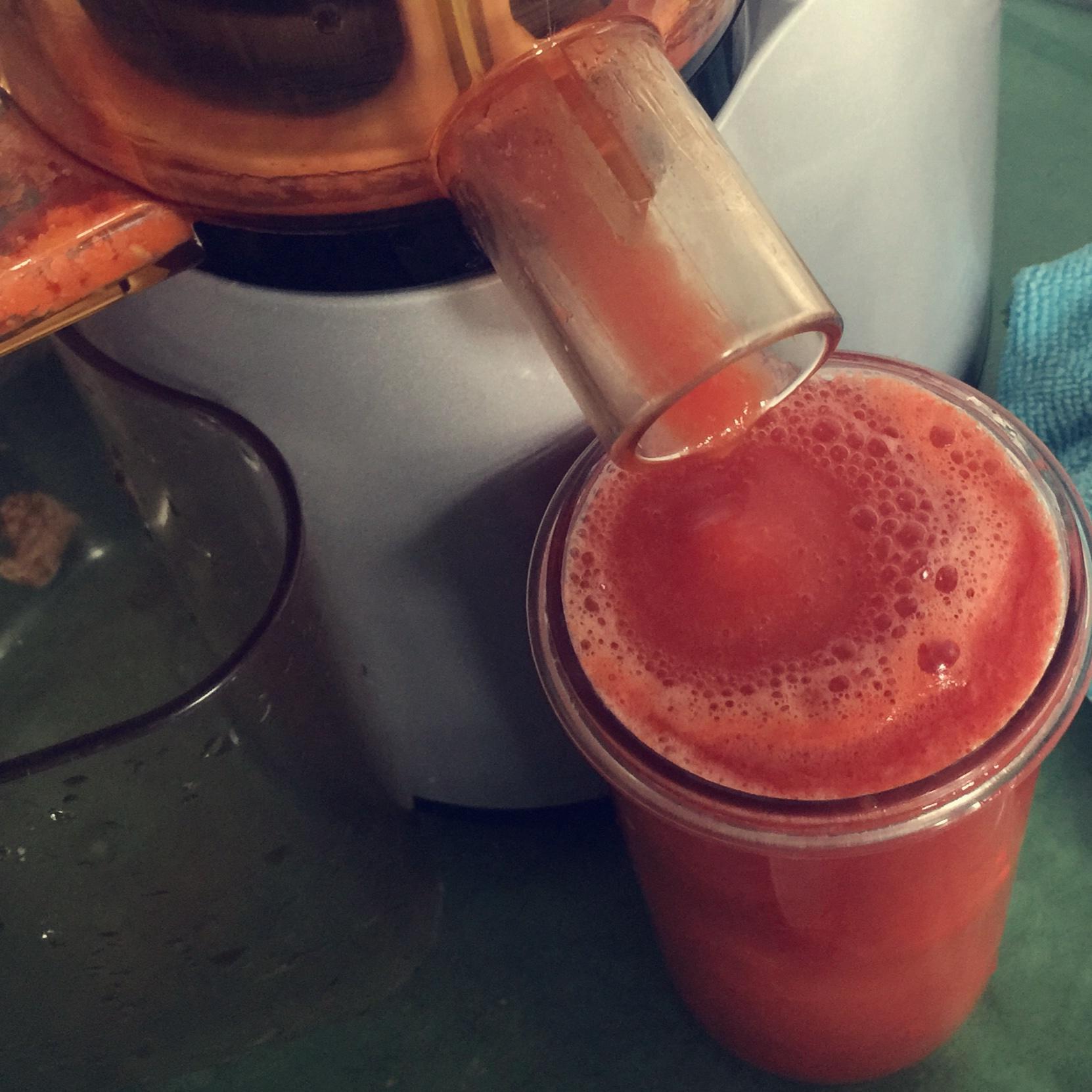 番茄胡萝卜西柚汁的做法
