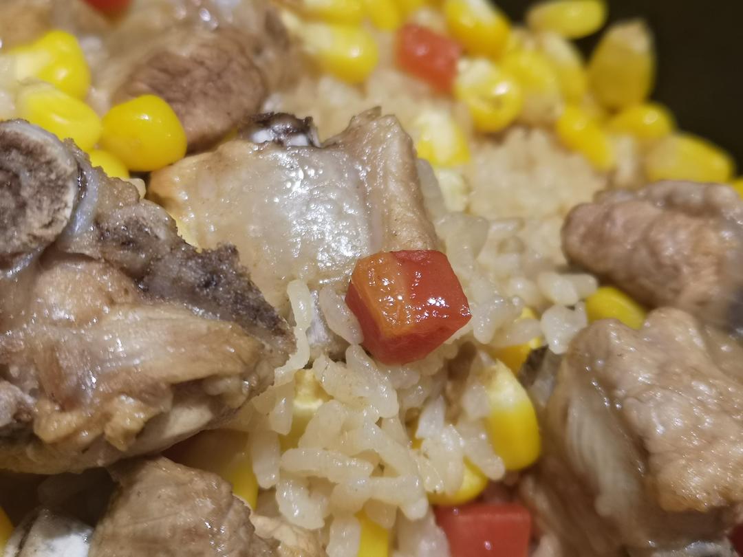【排骨焖饭】