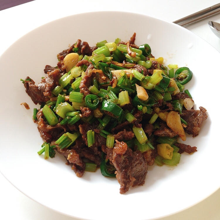 〈小炒黄牛肉〉，这个太好吃了。欣小厨 😉