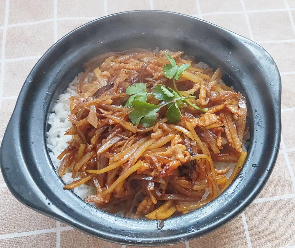 土豆肉丝煲仔饭