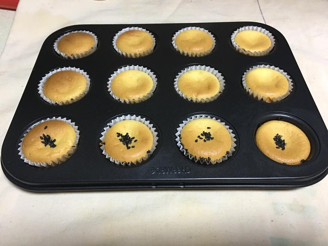 戚风杯子蛋糕^_^不开裂不回缩喔～