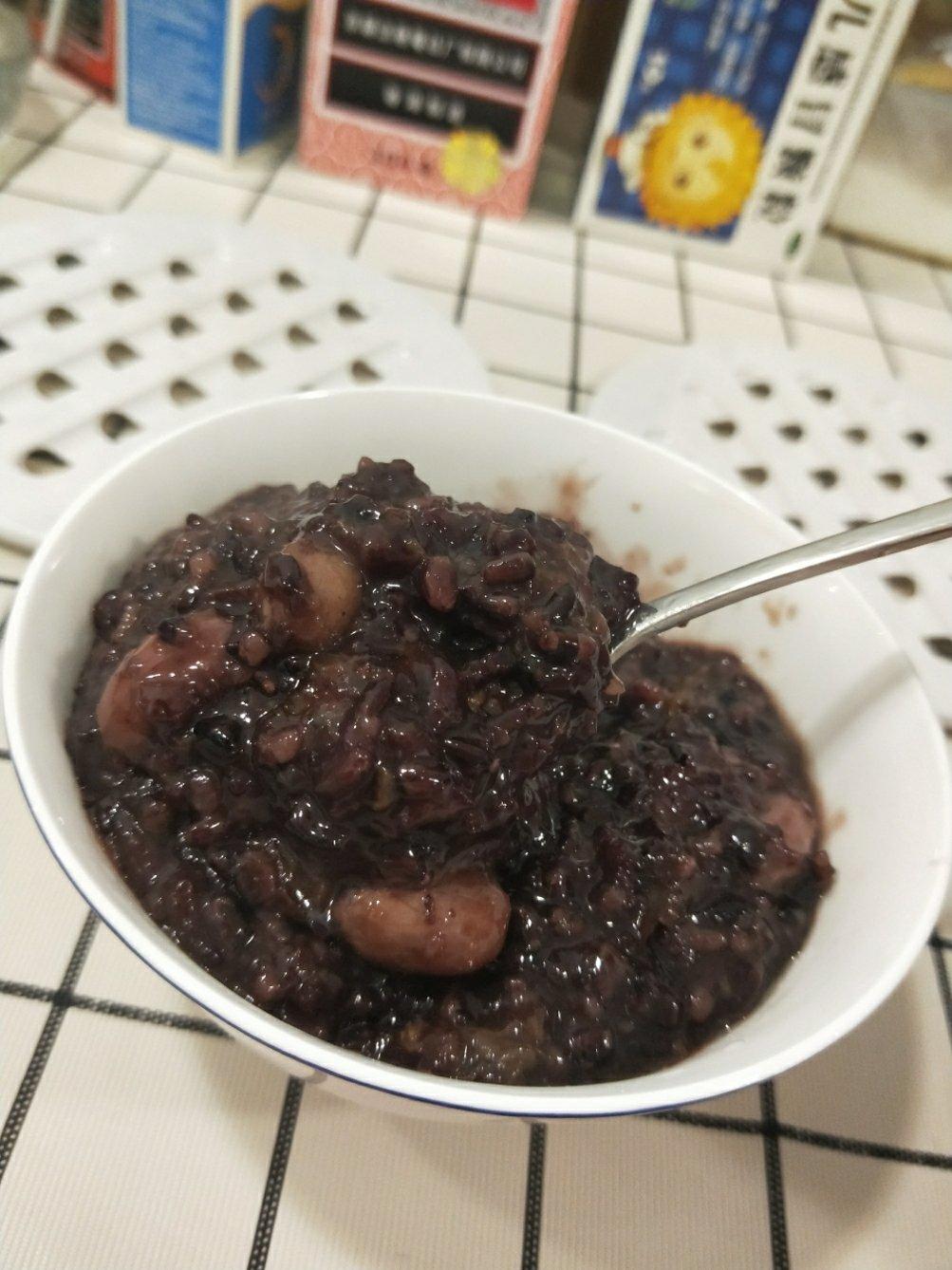 花生红枣黑米粥