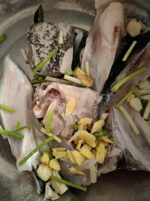 砂锅焗鱼头的做法 步骤1