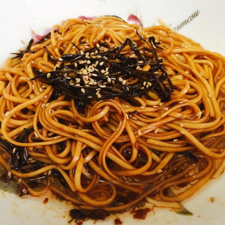 10分钟搞定的一碗葱油拌面