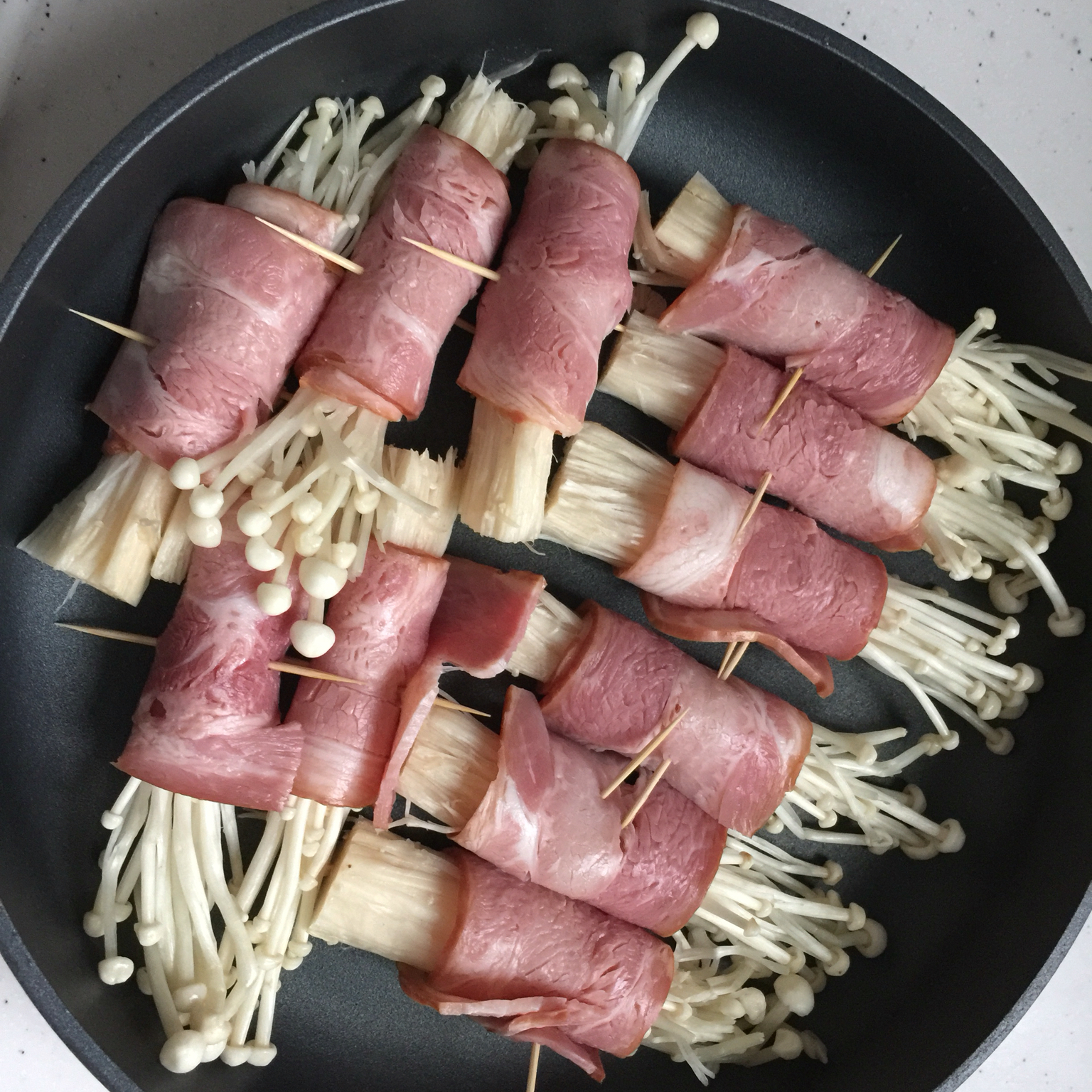 可乐金针菇培根卷