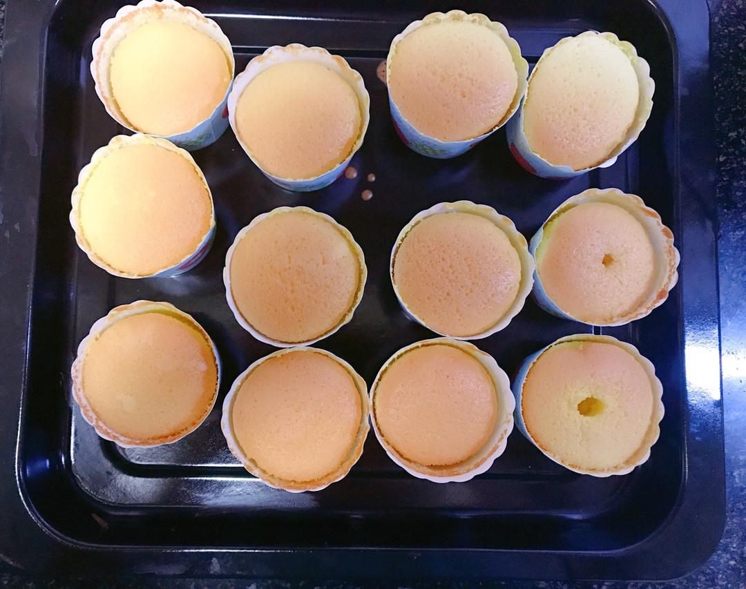 软绵绵戚风纸杯蛋糕