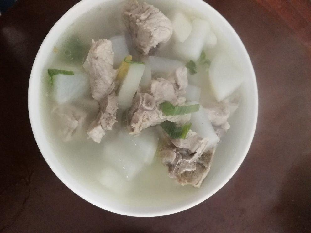 白萝卜猪骨汤