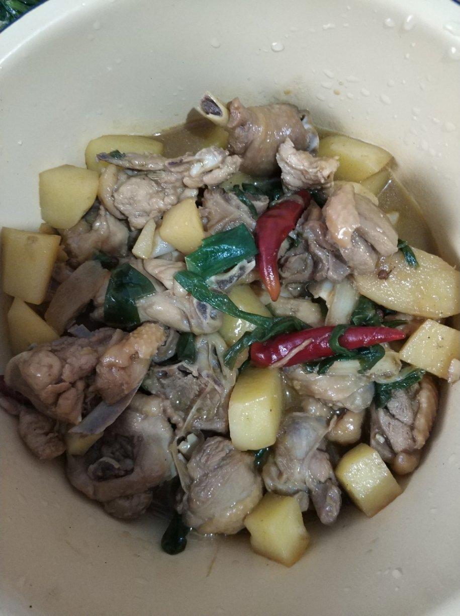 土豆炖鸡块