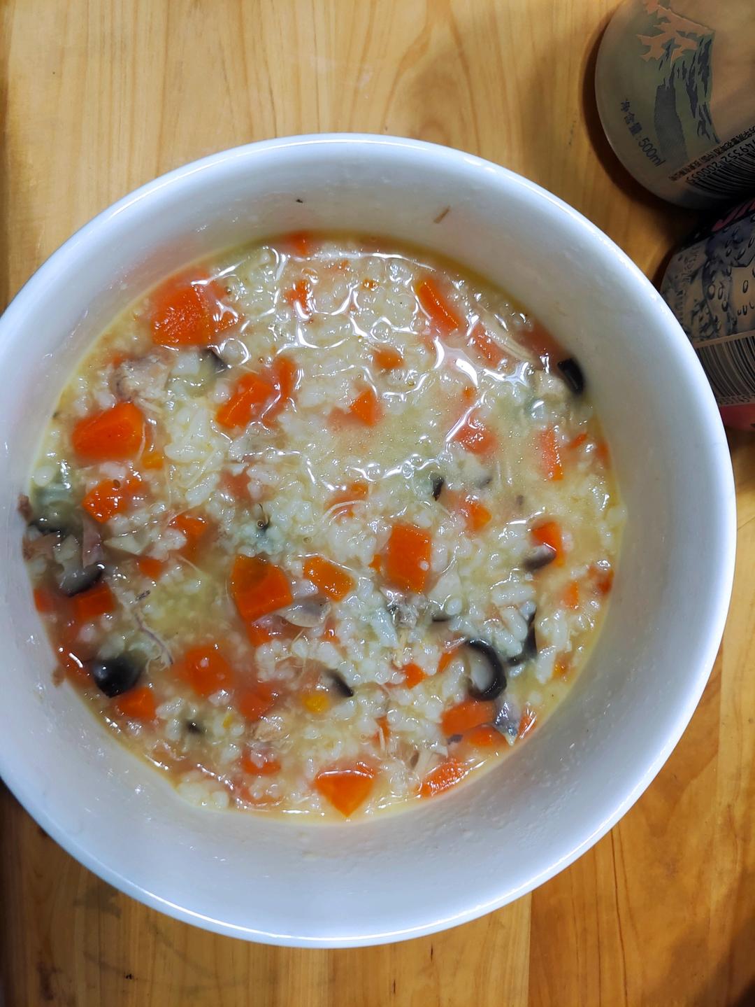 香喷喷的香菇胡萝卜鸡肉粥（宝宝辅食粥）