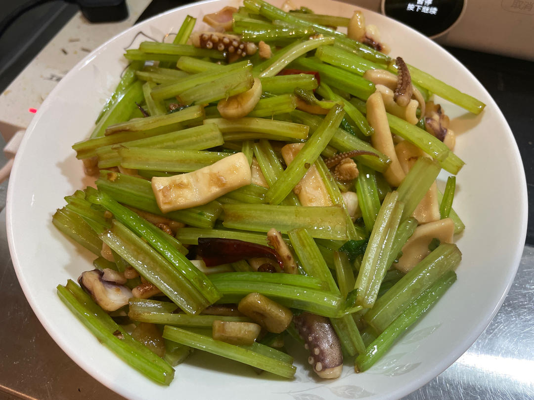 芹菜炒鱿鱼