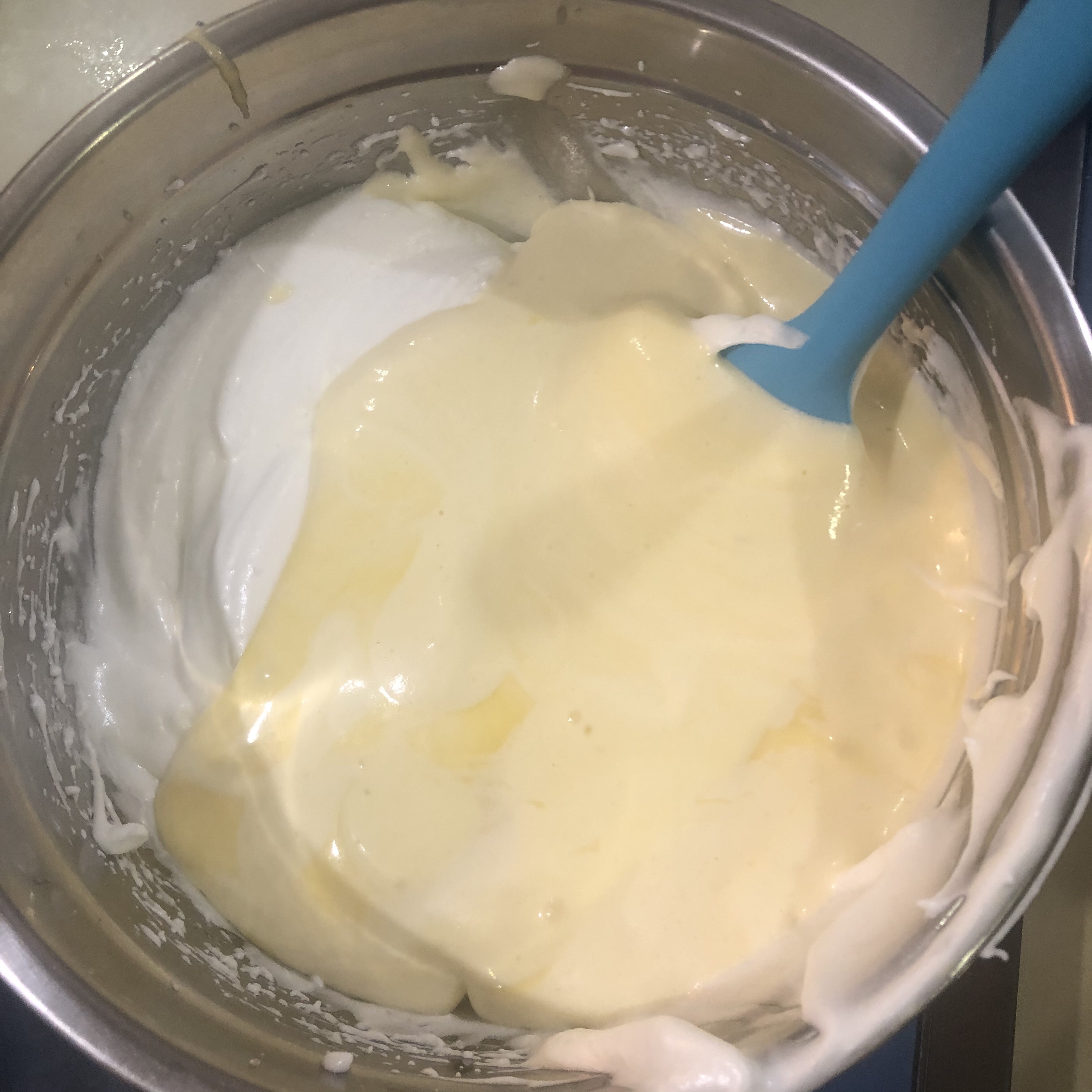 小朋友最爱超细腻奶油蛋糕卷的做法 步骤5