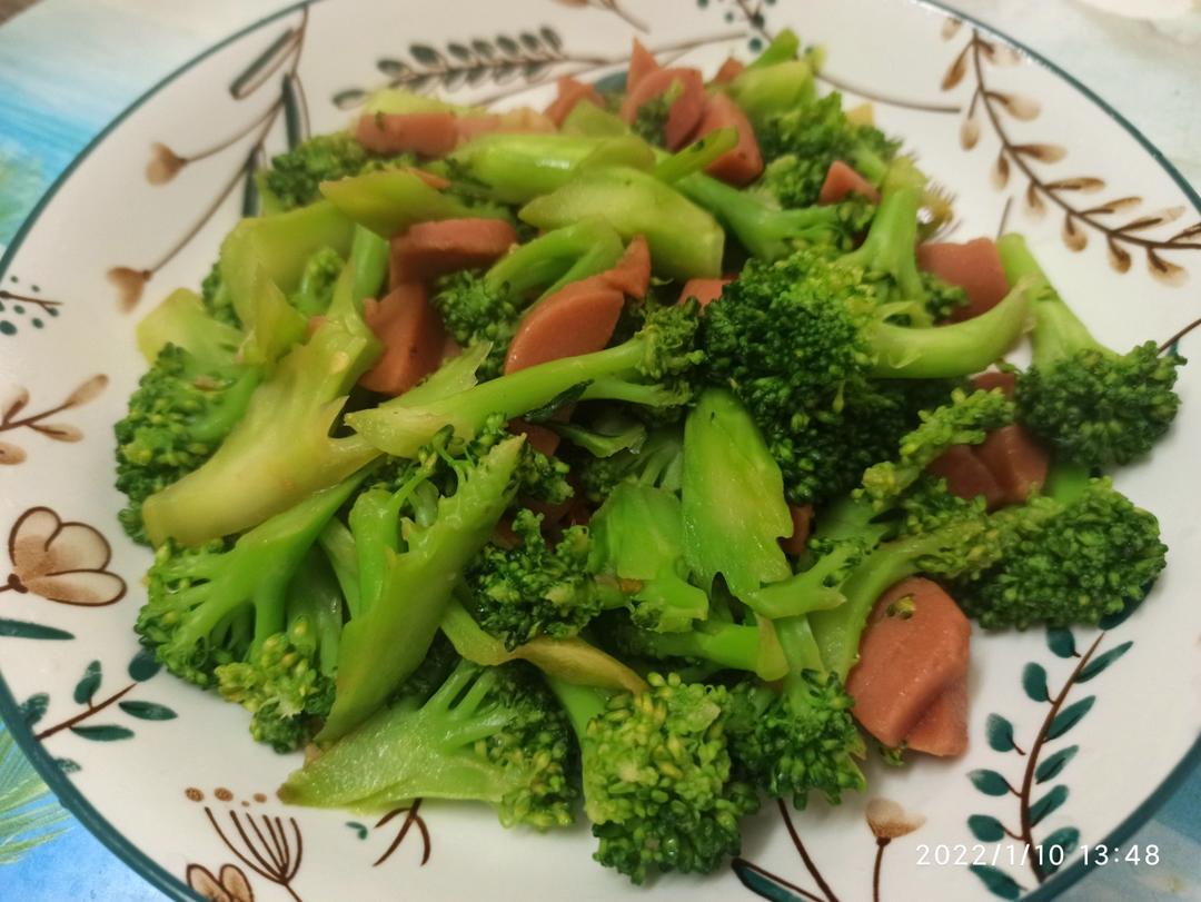 火腿肠炒西兰花