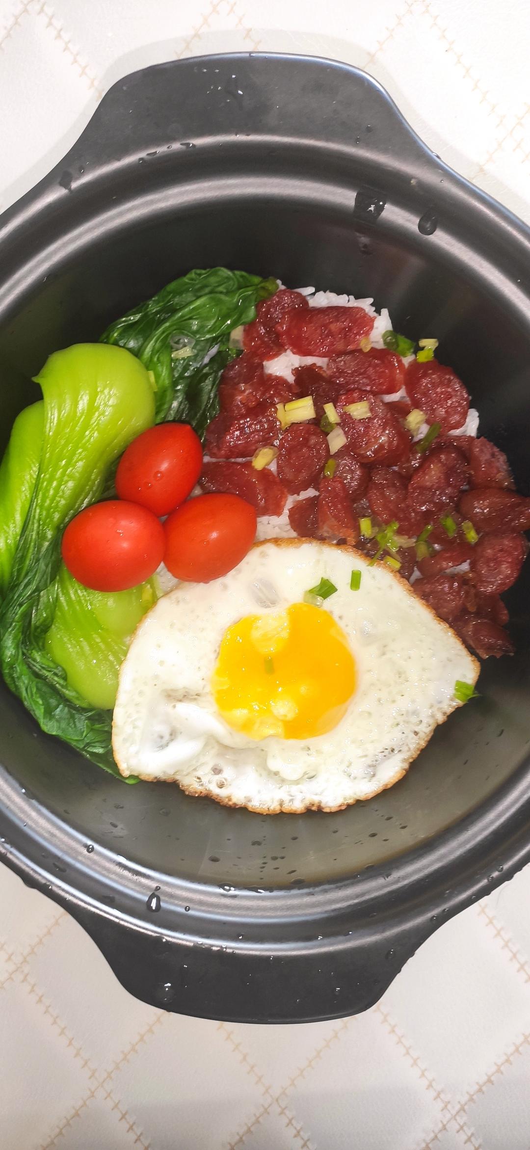 广式腊味煲仔饭