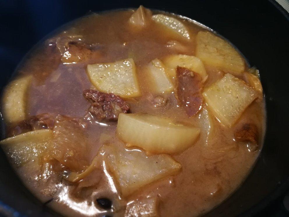 牛肉炖萝卜