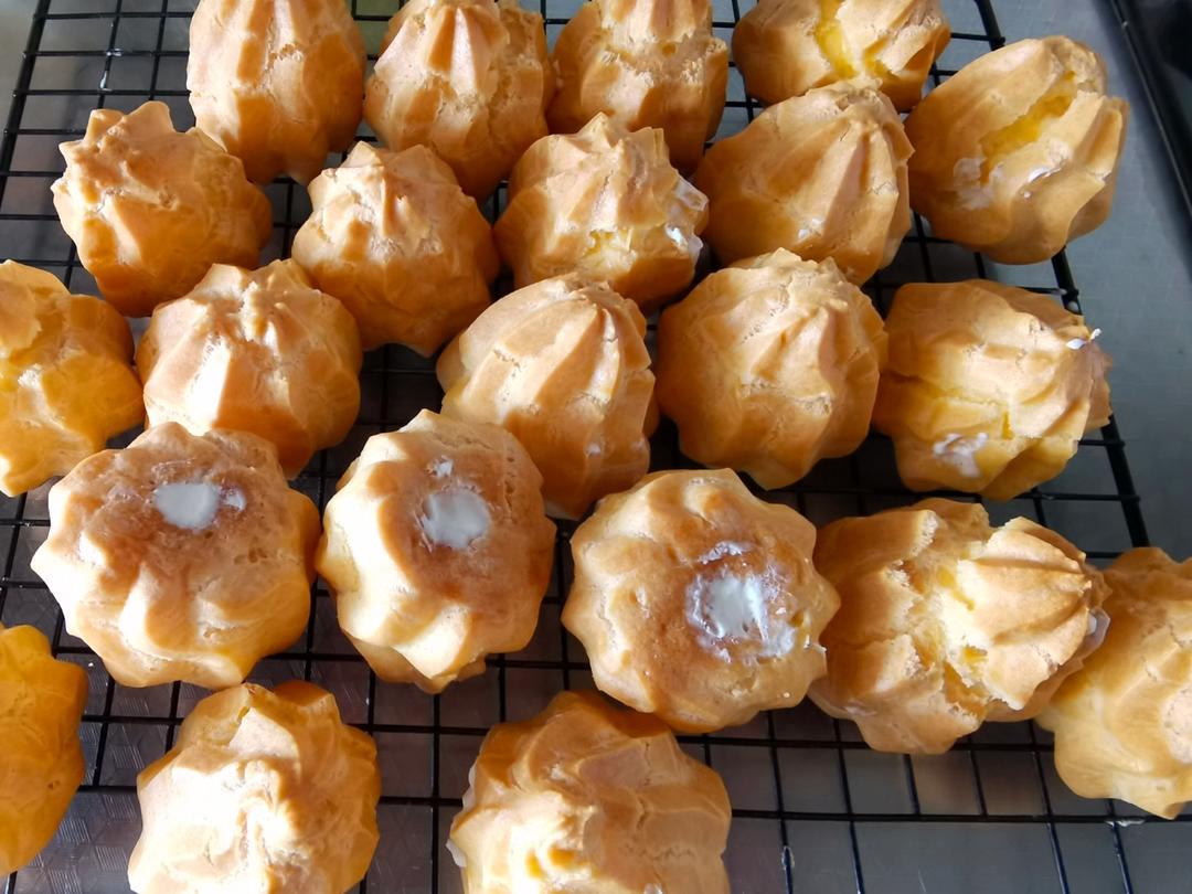 肉松香肠葱香面包