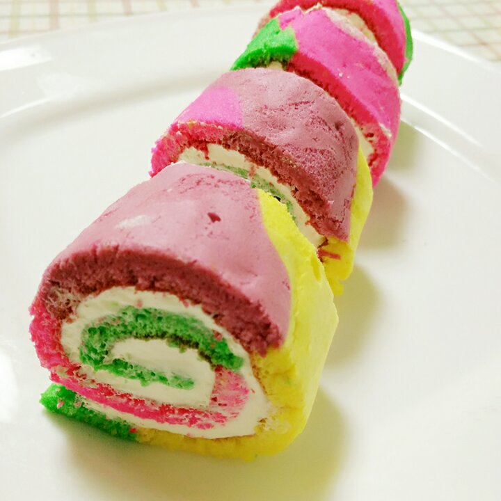 夜鼠做的五彩斑斓的彩虹蛋糕卷皮黑森林