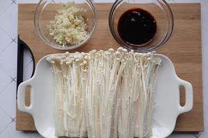 金针菇最好吃的做法❗️蒜蓉金针菇的做法 步骤4